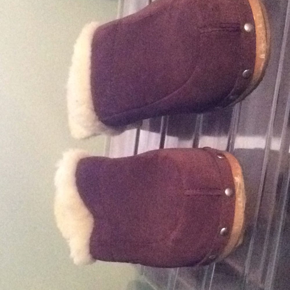 Ugg clogs